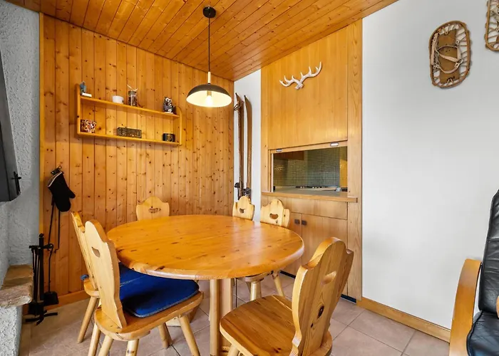 Sagittaire 202, Sur La Place Du Village A Appartement *
