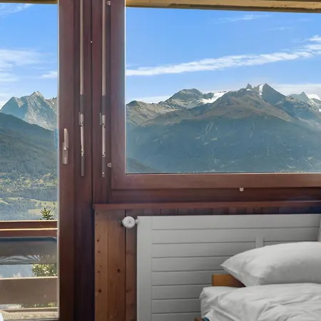 Sagittaire 202, Sur La Place Du Village A Apartamento